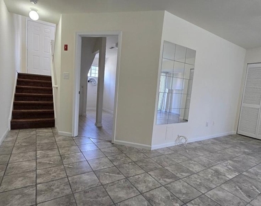 220 Trafalgar Drive - Photo Thumbnail 63