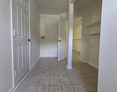 220 Trafalgar Drive - Photo Thumbnail 52