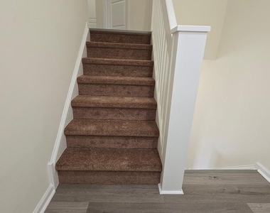220 Trafalgar Drive - Photo Thumbnail 20
