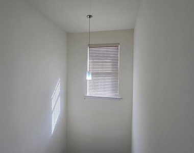 220 Trafalgar Drive - Photo Thumbnail 42
