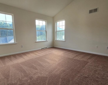 220 Trafalgar Drive - Photo Thumbnail 22