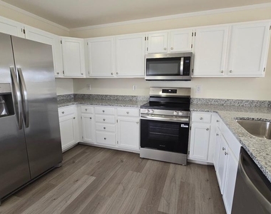 220 Trafalgar Drive - Photo Thumbnail 10
