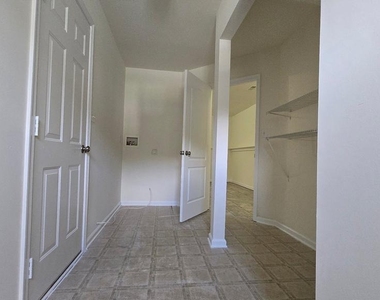 220 Trafalgar Drive - Photo Thumbnail 53