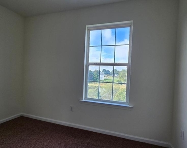 220 Trafalgar Drive - Photo Thumbnail 40