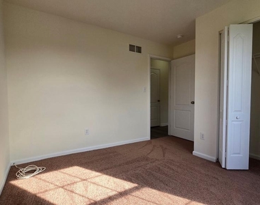 220 Trafalgar Drive - Photo Thumbnail 35