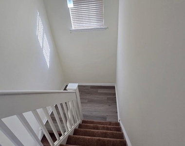 220 Trafalgar Drive - Photo Thumbnail 41