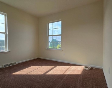 220 Trafalgar Drive - Photo Thumbnail 38