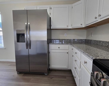 220 Trafalgar Drive - Photo Thumbnail 14