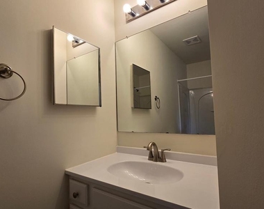 220 Trafalgar Drive - Photo Thumbnail 32