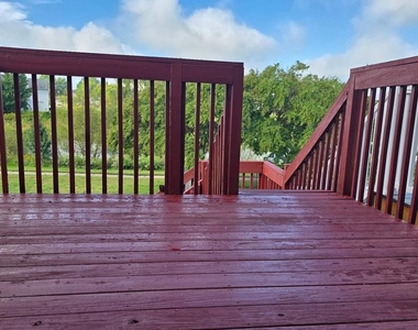 220 Trafalgar Drive - Photo Thumbnail 45