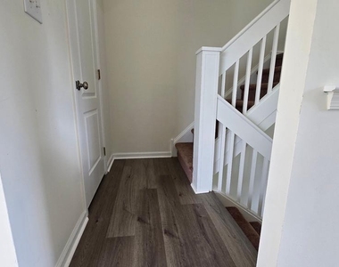 220 Trafalgar Drive - Photo Thumbnail 17