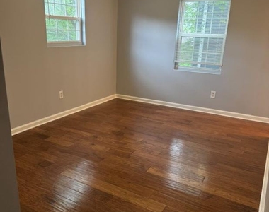 612 Eastern Avenue Ne - Photo Thumbnail 3