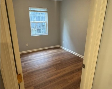 612 Eastern Avenue Ne - Photo Thumbnail 7