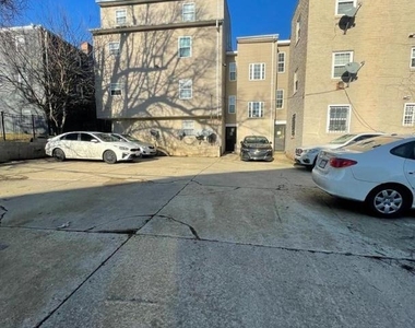 612 Eastern Avenue Ne - Photo Thumbnail 9
