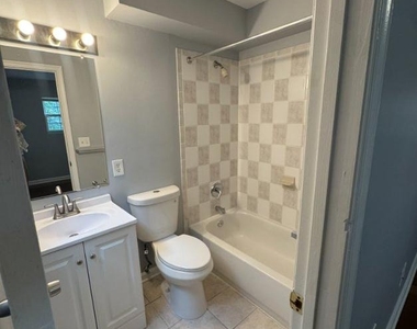 612 Eastern Avenue Ne - Photo Thumbnail 5