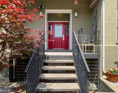 207 R Street Nw - Photo Thumbnail 2