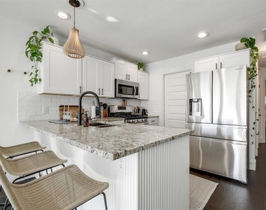2901 Glen Rae St - Photo Thumbnail 8