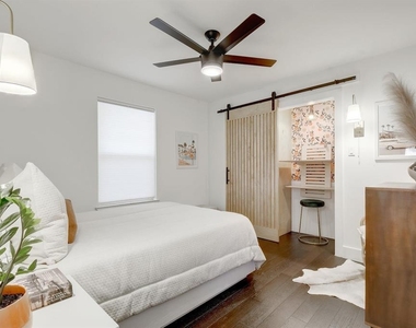 2901 Glen Rae St - Photo Thumbnail 20