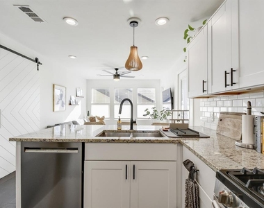 2901 Glen Rae St - Photo Thumbnail 1