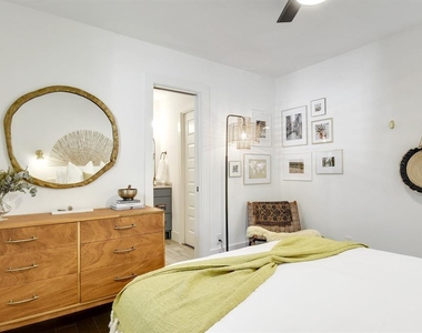 2901 Glen Rae St - Photo Thumbnail 16