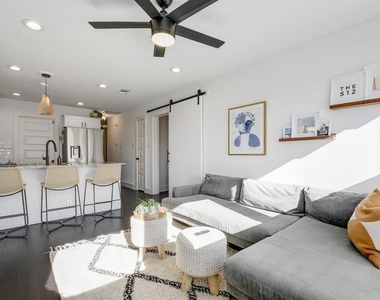 2901 Glen Rae St - Photo Thumbnail 4