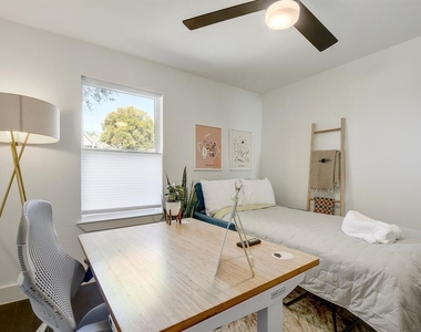 2901 Glen Rae St - Photo Thumbnail 24