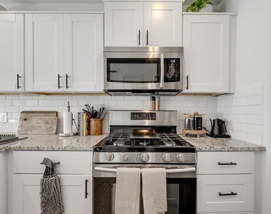 2901 Glen Rae St - Photo Thumbnail 9