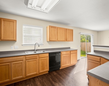 6704 Walkup Ln - Photo Thumbnail 2