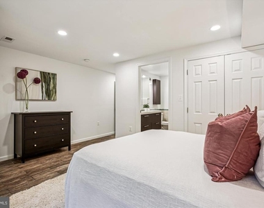 13 R Street Ne - Photo Thumbnail 26