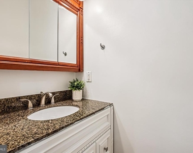 13 R Street Ne - Photo Thumbnail 17