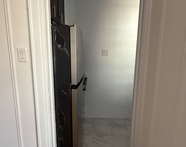 31-15 21st Avenue - Photo Thumbnail 5