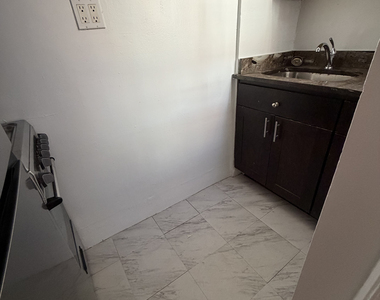 31-15 21st Avenue - Photo Thumbnail 6
