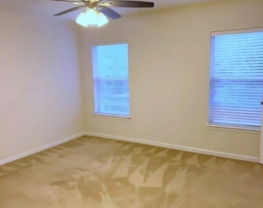 805 N Black Cherry Drive - Photo Thumbnail 12