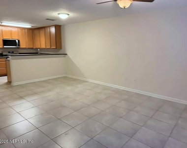 805 N Black Cherry Drive - Photo Thumbnail 4