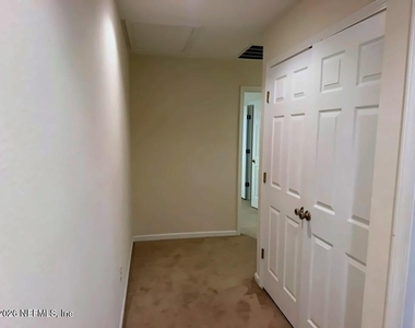 805 N Black Cherry Drive - Photo Thumbnail 11