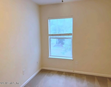 805 N Black Cherry Drive - Photo Thumbnail 18