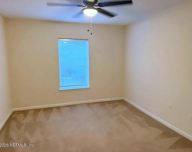 805 N Black Cherry Drive - Photo Thumbnail 15
