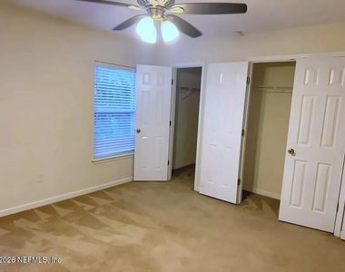 805 N Black Cherry Drive - Photo Thumbnail 14