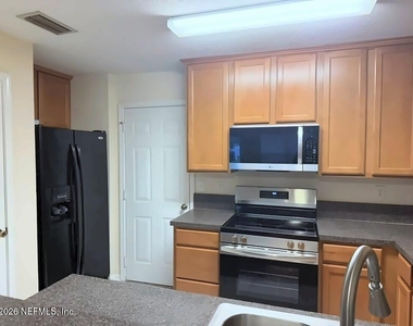 805 N Black Cherry Drive - Photo Thumbnail 6