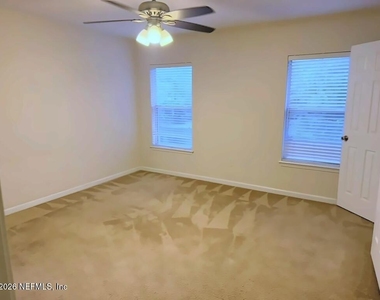 805 N Black Cherry Drive - Photo Thumbnail 13