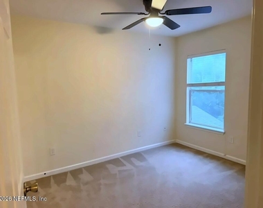 805 N Black Cherry Drive - Photo Thumbnail 17