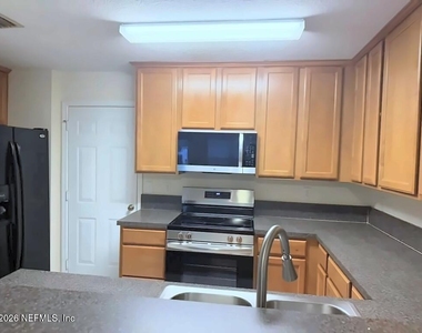 805 N Black Cherry Drive - Photo Thumbnail 7