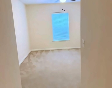805 N Black Cherry Drive - Photo Thumbnail 16