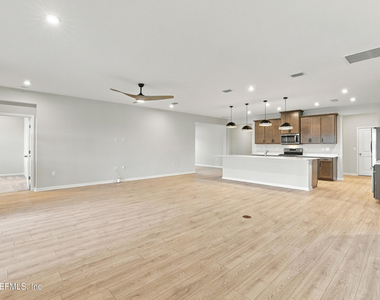 136 Holly Creek Drive - Photo Thumbnail 76