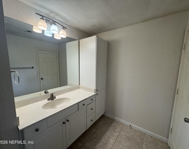 8539 Gate Parkway W - Photo Thumbnail 5
