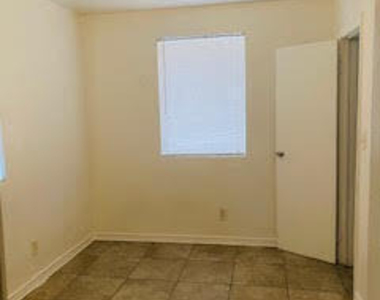 1032 St Clair Street - Photo Thumbnail 5