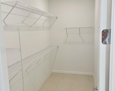1812 Mickey Way - Photo Thumbnail 5
