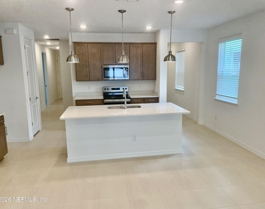 1812 Mickey Way - Photo Thumbnail 6