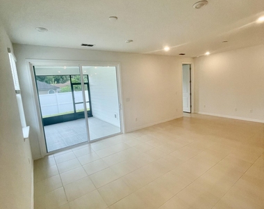1812 Mickey Way - Photo Thumbnail 2