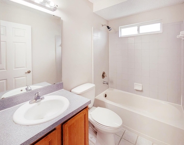 4483 Cobblefield Circle E - Photo Thumbnail 11